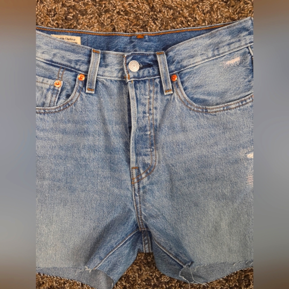 Levi Shorts Size 27 - Picture 2 of 6